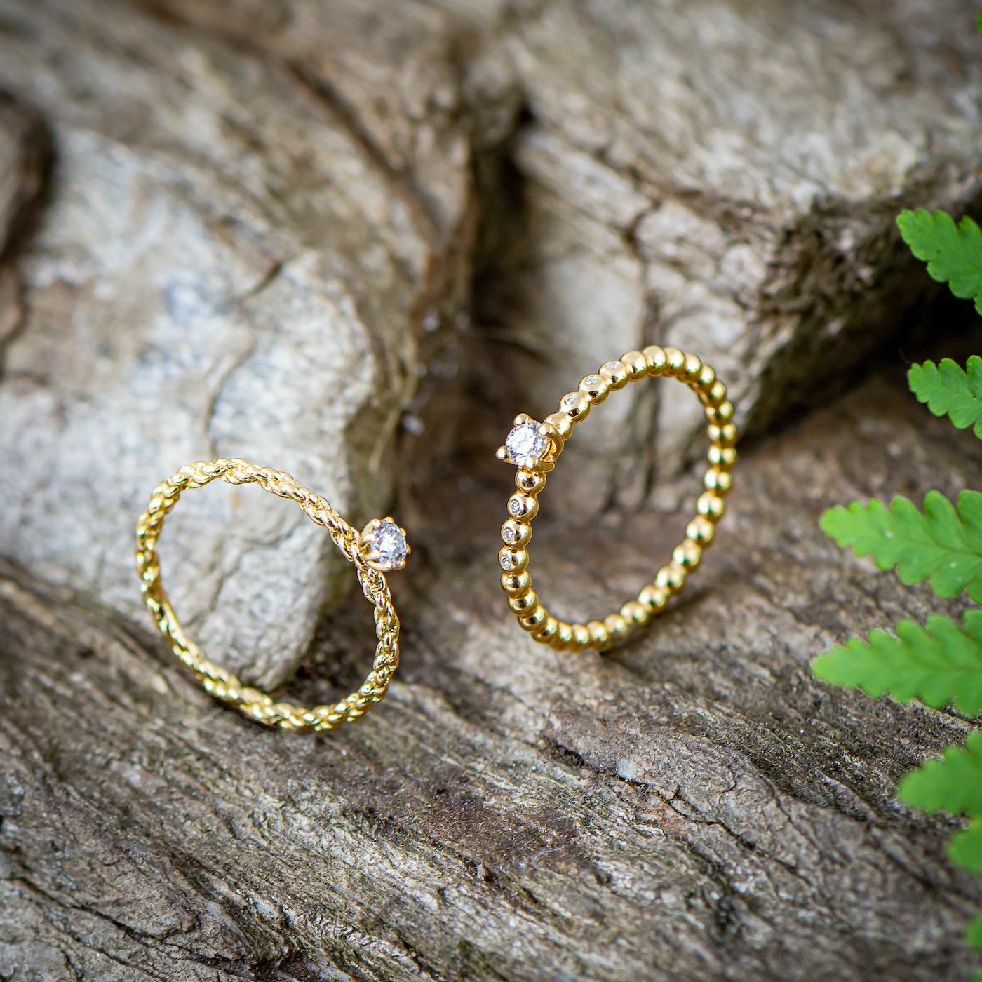 Verlobungsringe in Gold mit Brillant verspielt